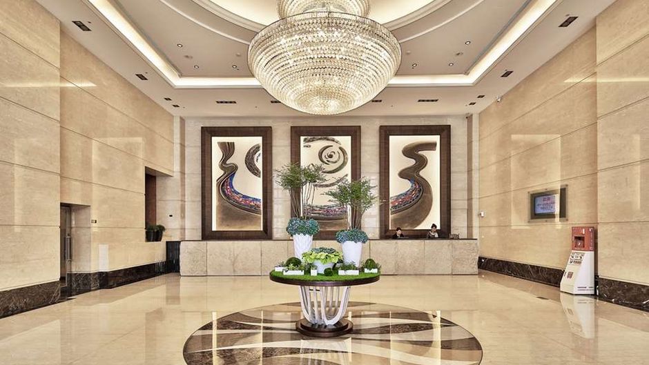 Queena Plaza Hotel Lobby