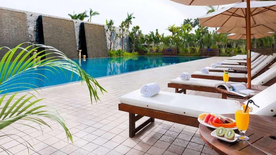 Queena Plaza Hotel Pool