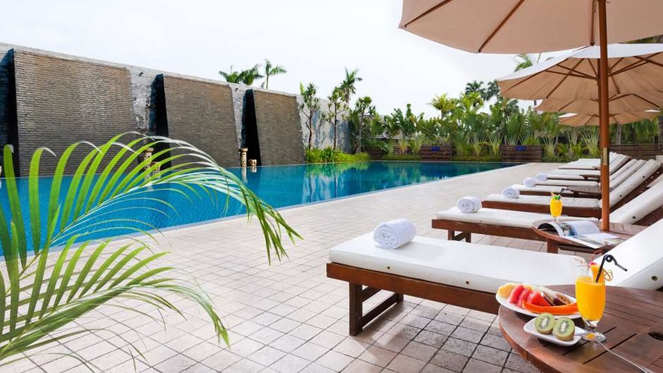 Queena Plaza Hotel Pool