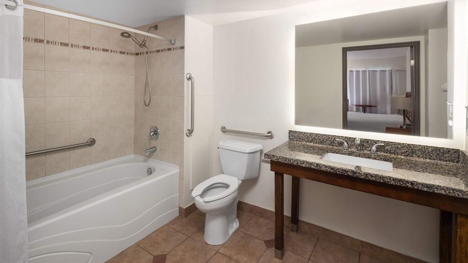 Ramada by Wyndham Campbell River Room