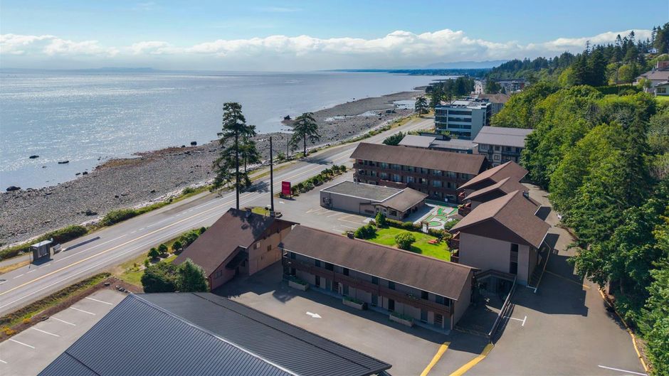 Ramada by Wyndham Campbell River Exterior