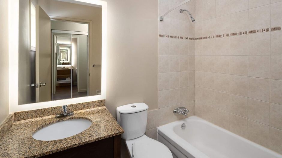 Ramada by Wyndham Campbell River Suite