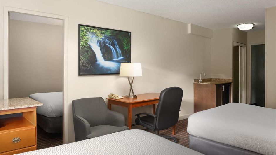 Ramada by Wyndham Campbell River Suite