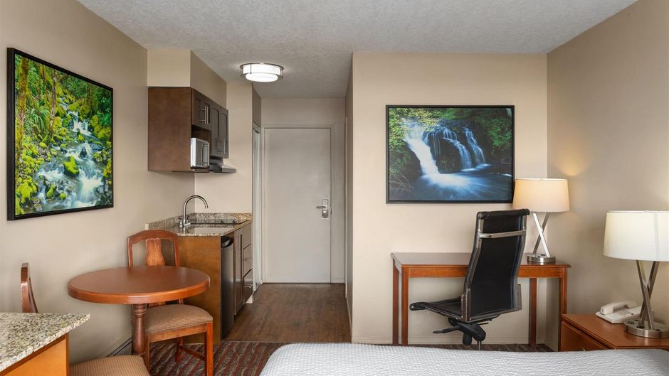 Ramada by Wyndham Campbell River Suite