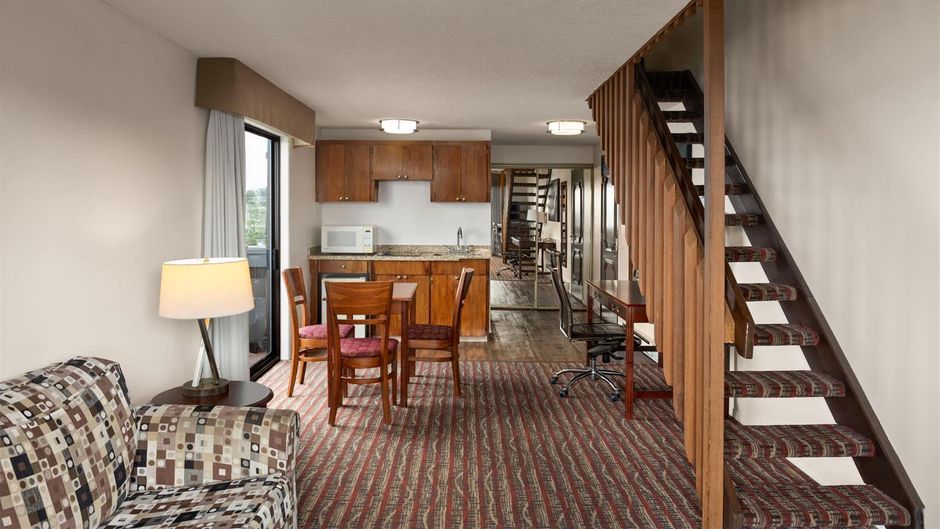Ramada by Wyndham Campbell River Suite