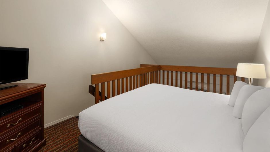 Ramada by Wyndham Campbell River Suite