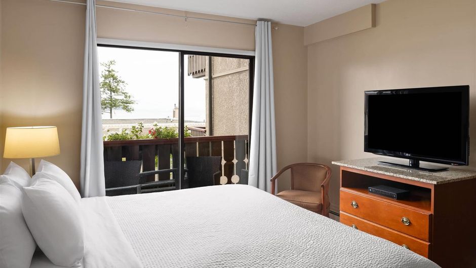 Ramada by Wyndham Campbell River Suite