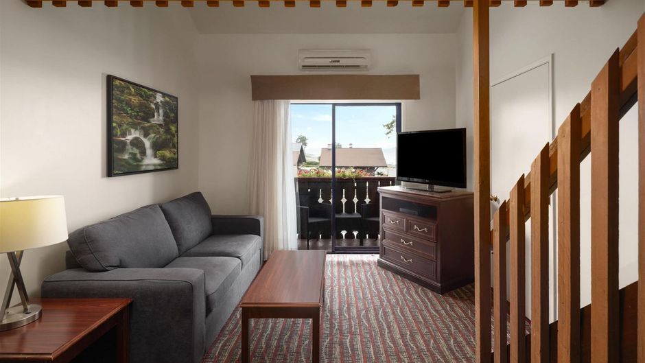 Ramada by Wyndham Campbell River Suite