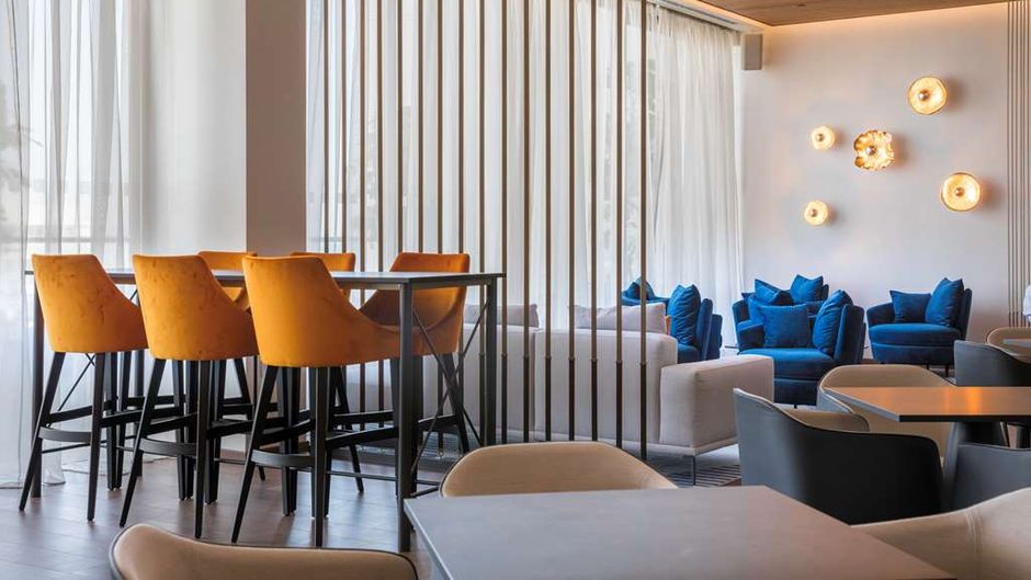Radisson Blu Hotel Larnaca Meeting