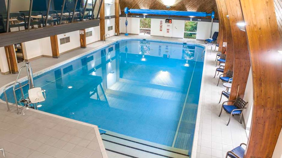 Woodford Bridge Hotel & Country Club Pool