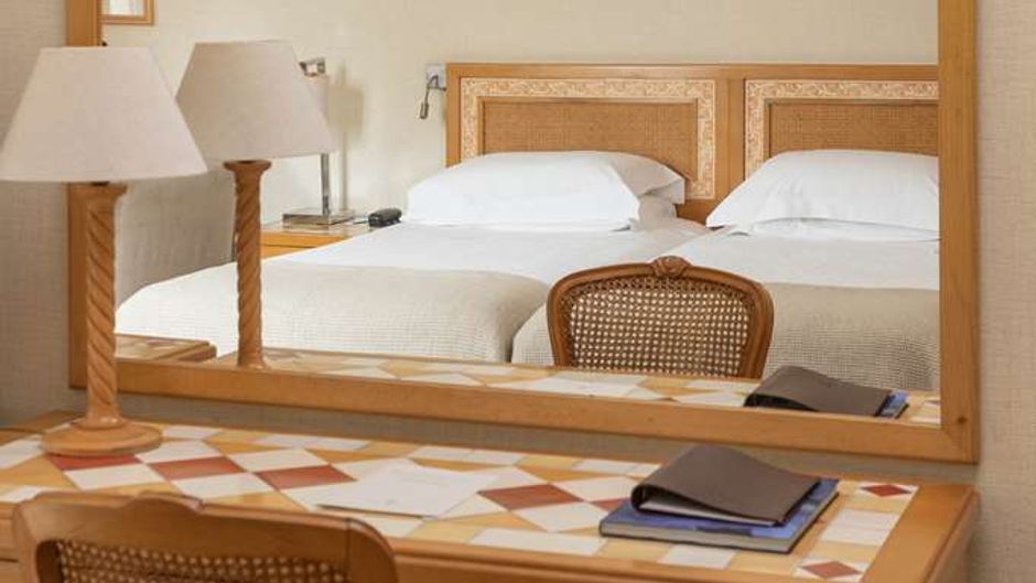Lisboa Plaza Hotel Room