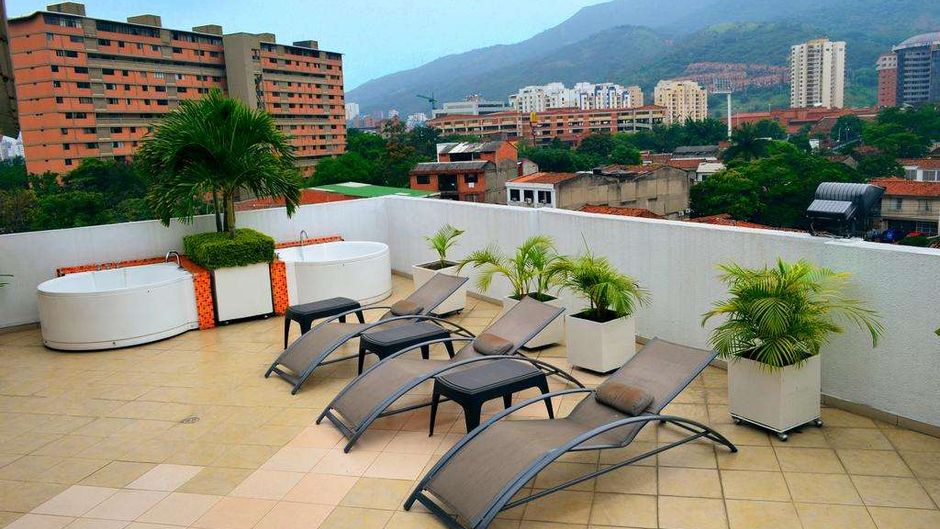 Hotel MS Chipichape Exterior
