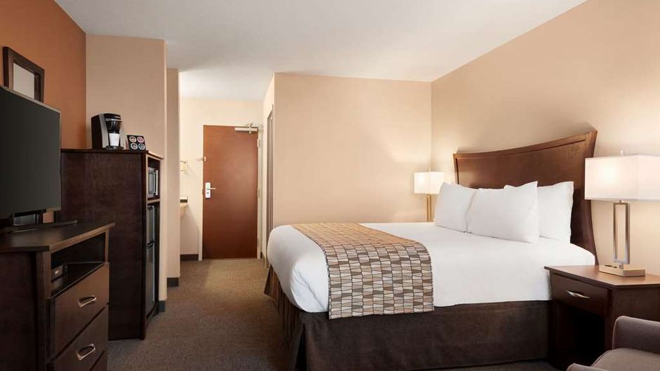Travelodge by Wyndham Pincher Creek Room
