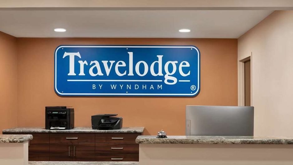 Travelodge by Wyndham Pincher Creek Lobby
