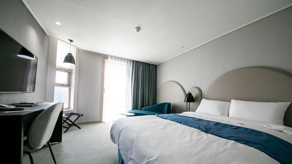 Golden Tulip Essential Namgang Room