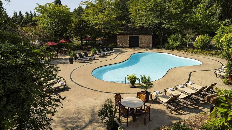 Georgian Bay Hotel & Conference Centre Pool
