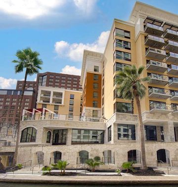 Hampton Inn & Suites Riverwalk