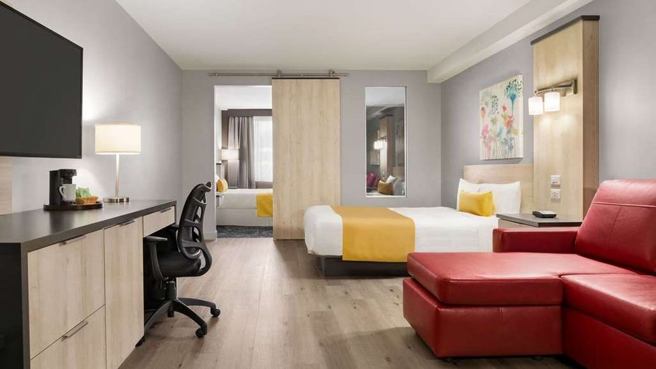 Travelodge by Wyndham Alma Suite