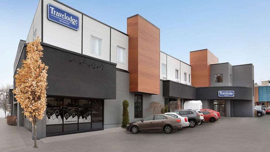 Travelodge by Wyndham Alma Exterior