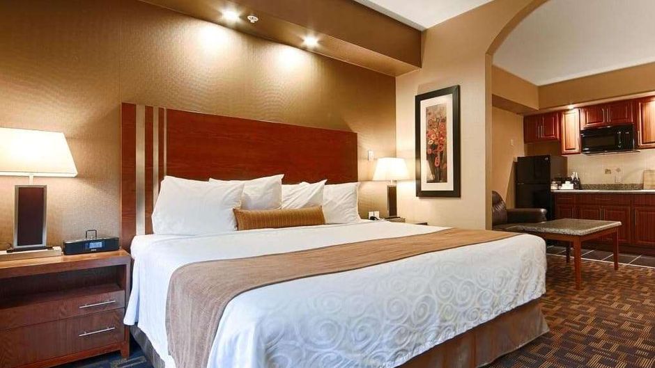 Days Inn by Wyndham Redwater Suite