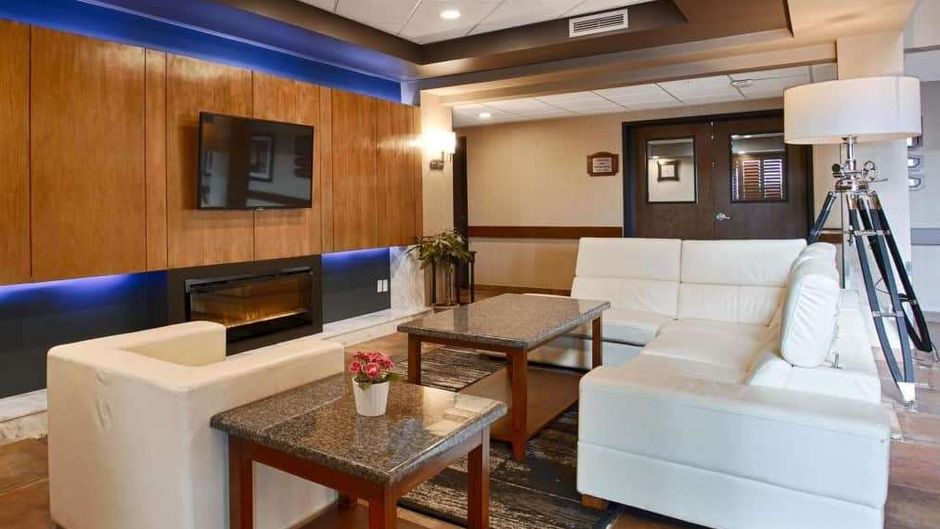 Days Inn by Wyndham Redwater Lobby