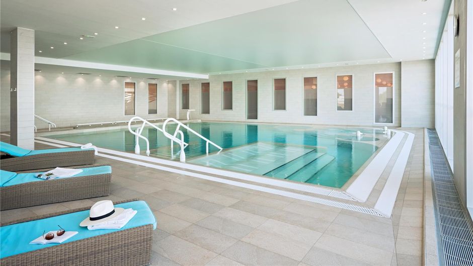 Hotel de la Baie Pool
