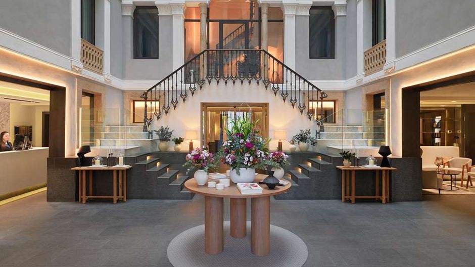 H10 Urquinaona Plaza Lobby
