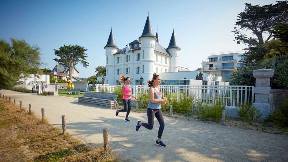 Chateau des Tourelles Thalasso Exterior