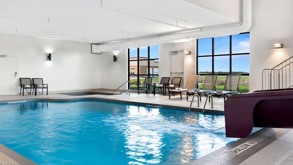 Best Western Plus Morden Pool