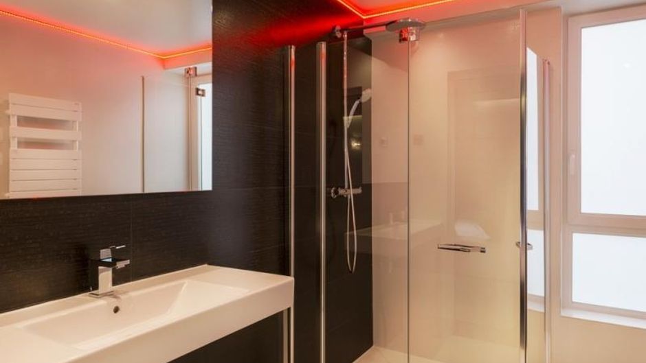 Le Bon Hotel Room