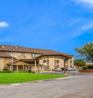 Quality Inn & Suites Lawrence