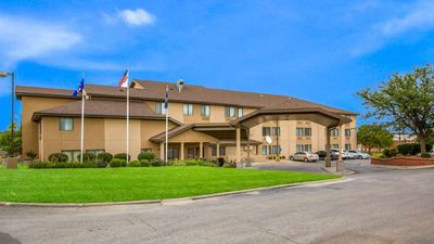 Quality Inn & Suites Lawrence