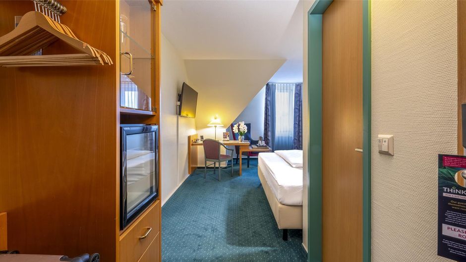 PLAZA Blankenburg Ditzingen, Sure Hotel Room