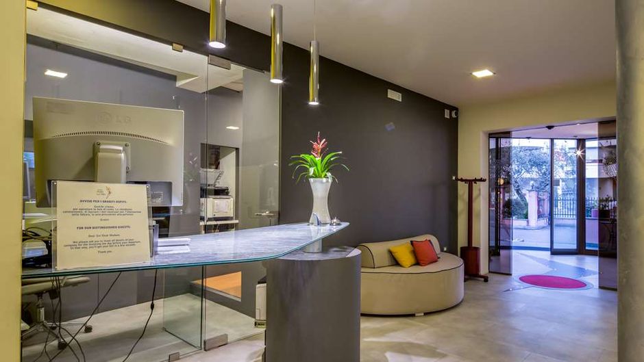 La Villa,Sure Hotel Coll by Best Western Lobby