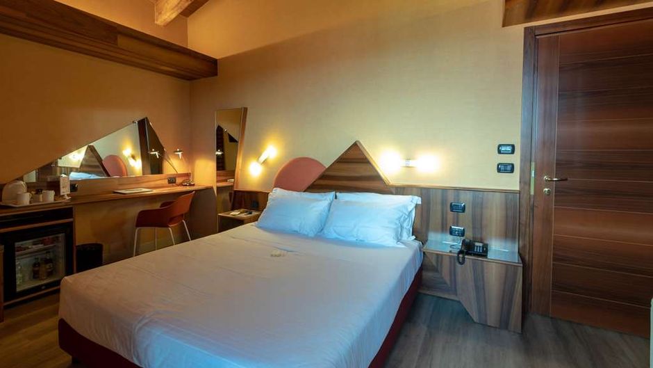 La Villa,Sure Hotel Coll by Best Western Room