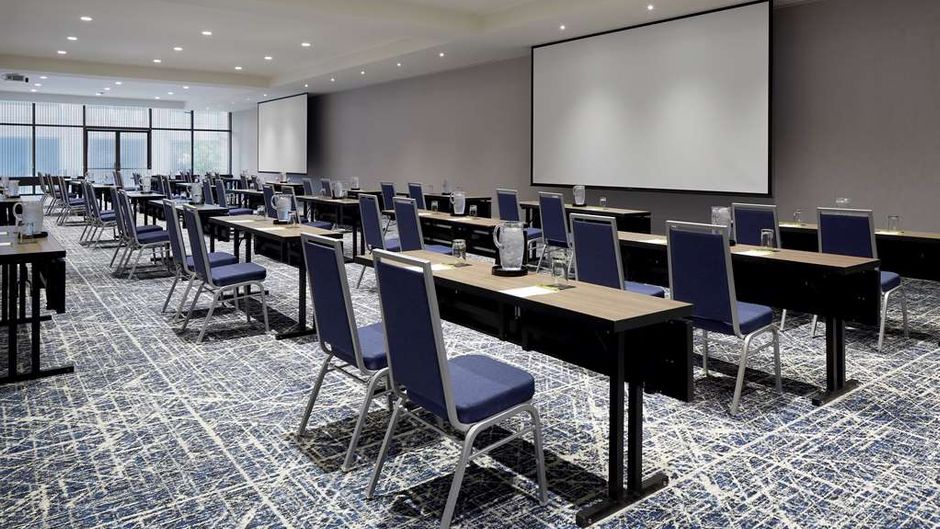 DoubleTree by Hilton Montreal Meeting