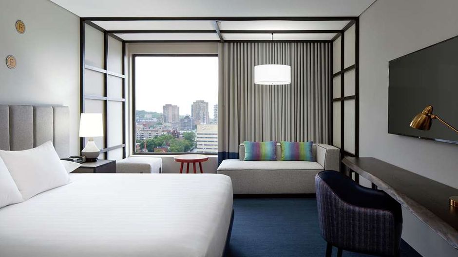 DoubleTree by Hilton Montreal Room