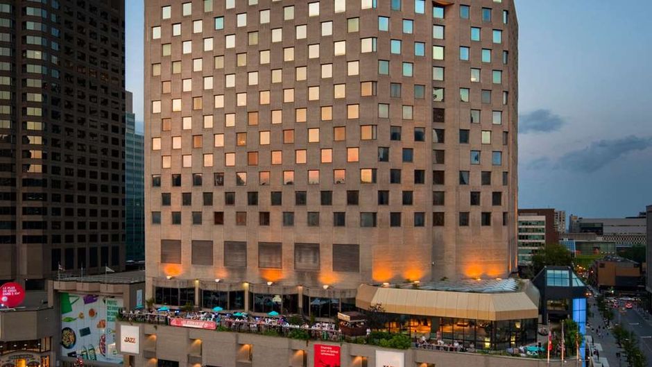 DoubleTree by Hilton Montreal Exterior