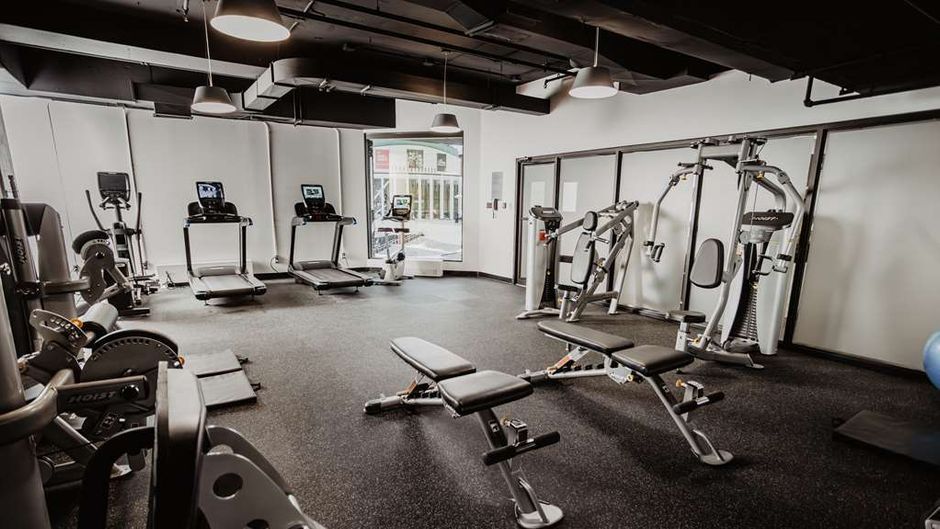 DoubleTree by Hilton Montreal Health