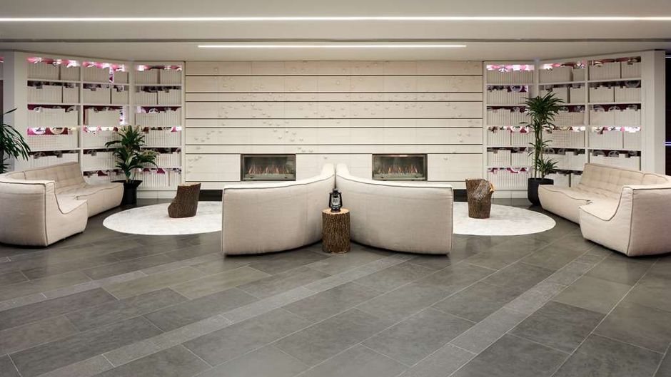 DoubleTree by Hilton Montreal Lobby