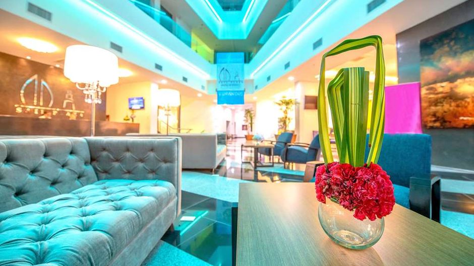 Wyndham Manta Sail Plaza Hotel Lobby