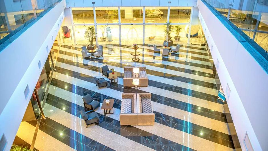 Wyndham Manta Sail Plaza Hotel Lobby