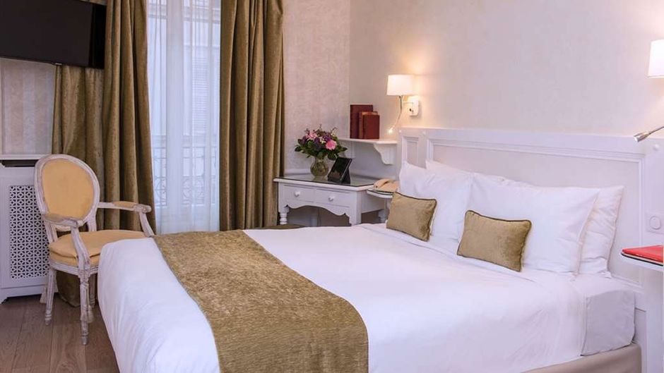 Gavarni Hotel Room