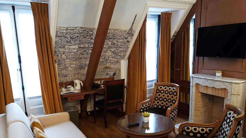 Gavarni Hotel Room