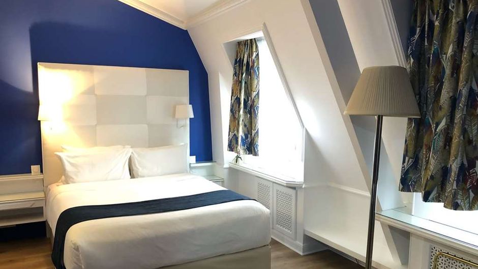 Gavarni Hotel Room