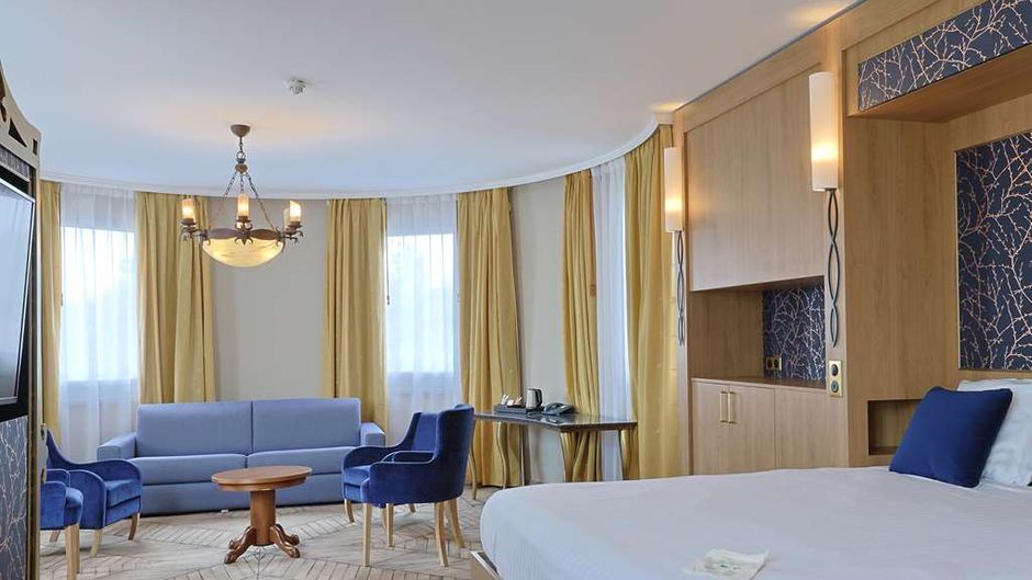 Dream Castle Paris Suite