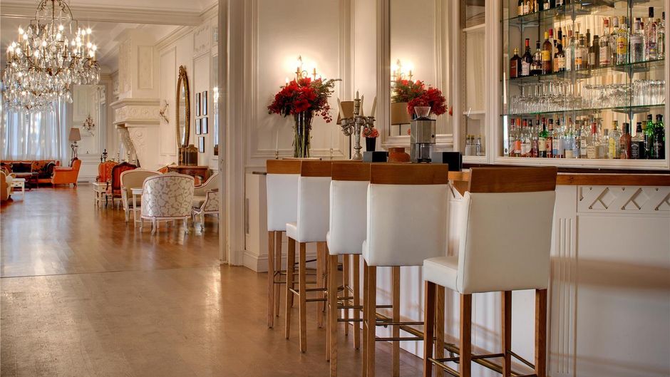 Pavillon Henri IV Hotel Lobby