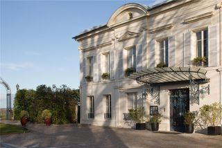 Pavillon Henri IV Hotel