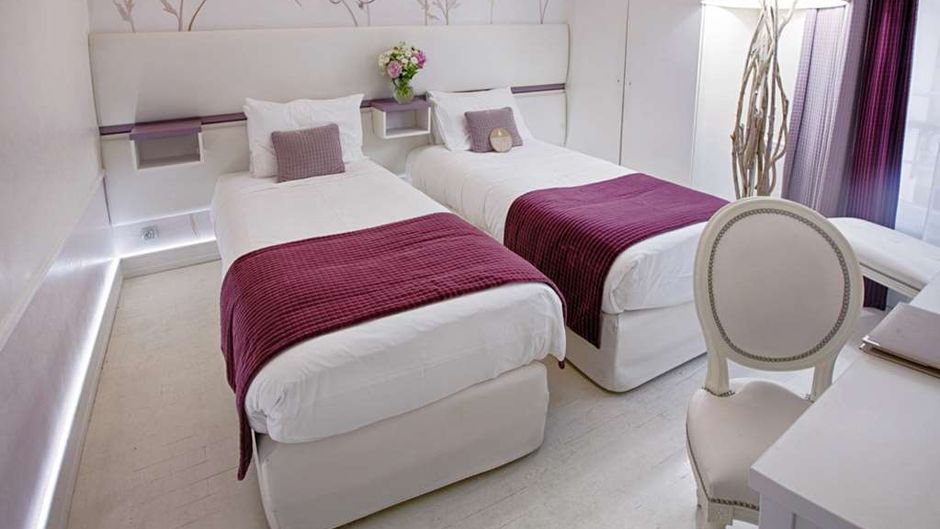 Hotel Eiffel Trocadero Room