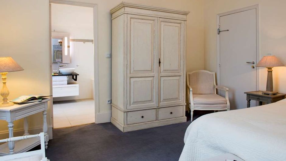 Chateau de l'Hermitage Room